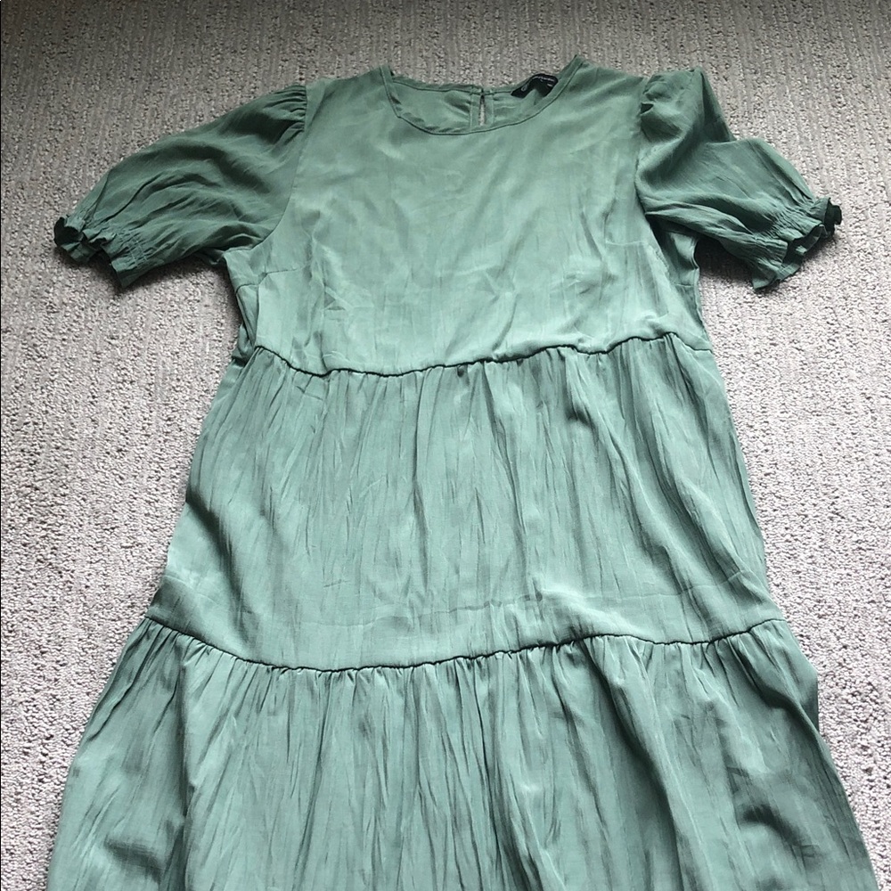 Women's Sage Green Tiered Midi Dress with Puff Sleeves